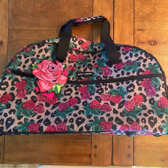 NEW Betsey Johnson Leopard Rose Wheeled Duffel Bag Suitcase Strap 22 x 9 x 13" - Picture 5 of 14